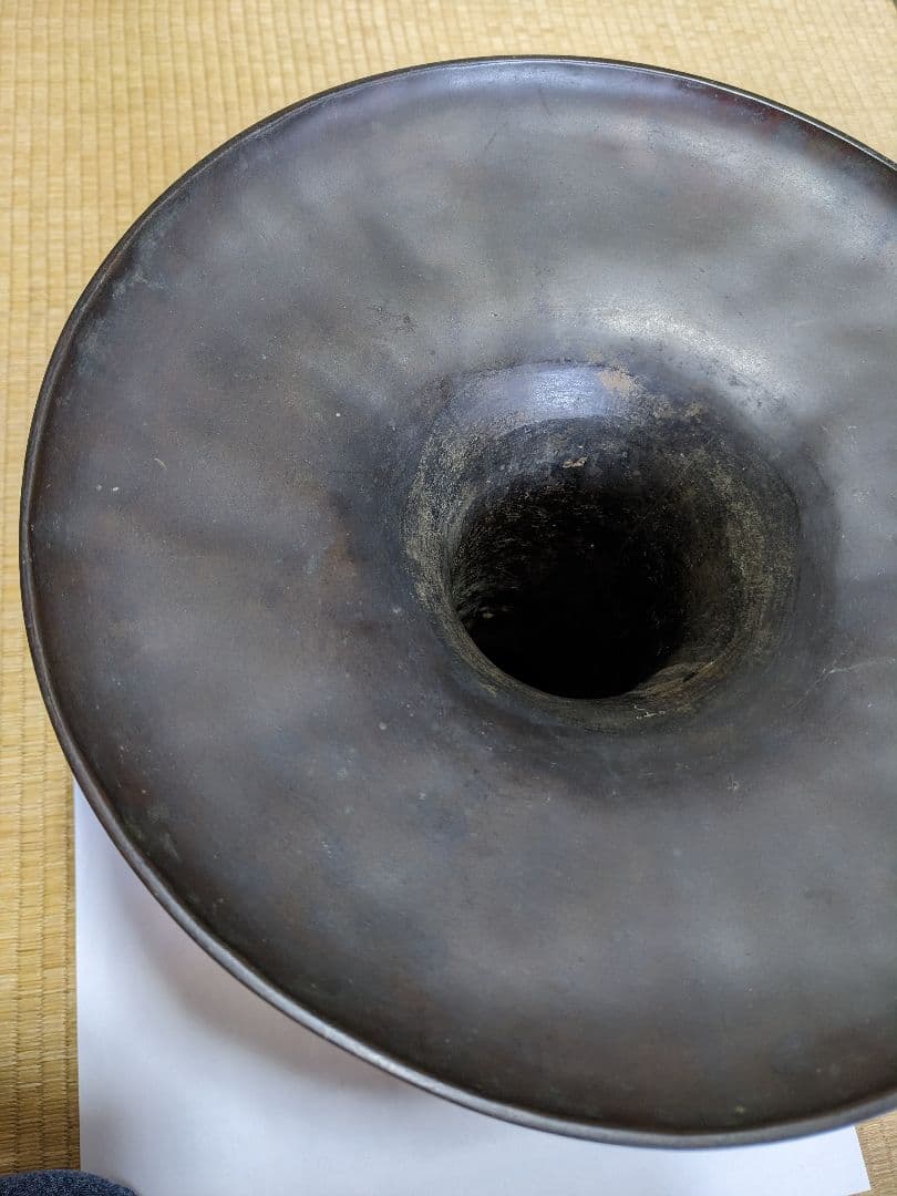 ♦古作 古銅 鎚起 盤口形 雷文様形双耳 三足 花器 大正時代 明治時代 骨董品