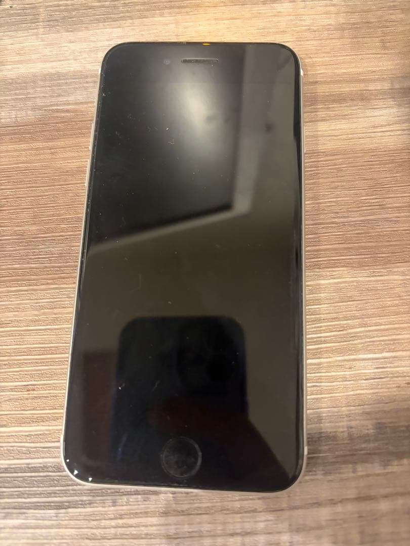Apple iPhone SE 第二世代　ホワイト