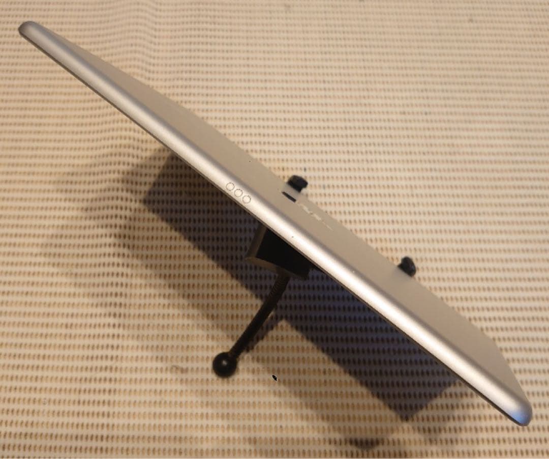 完動品iPad第7世代(A2197)本体32GBシルバー送料込XMF3N