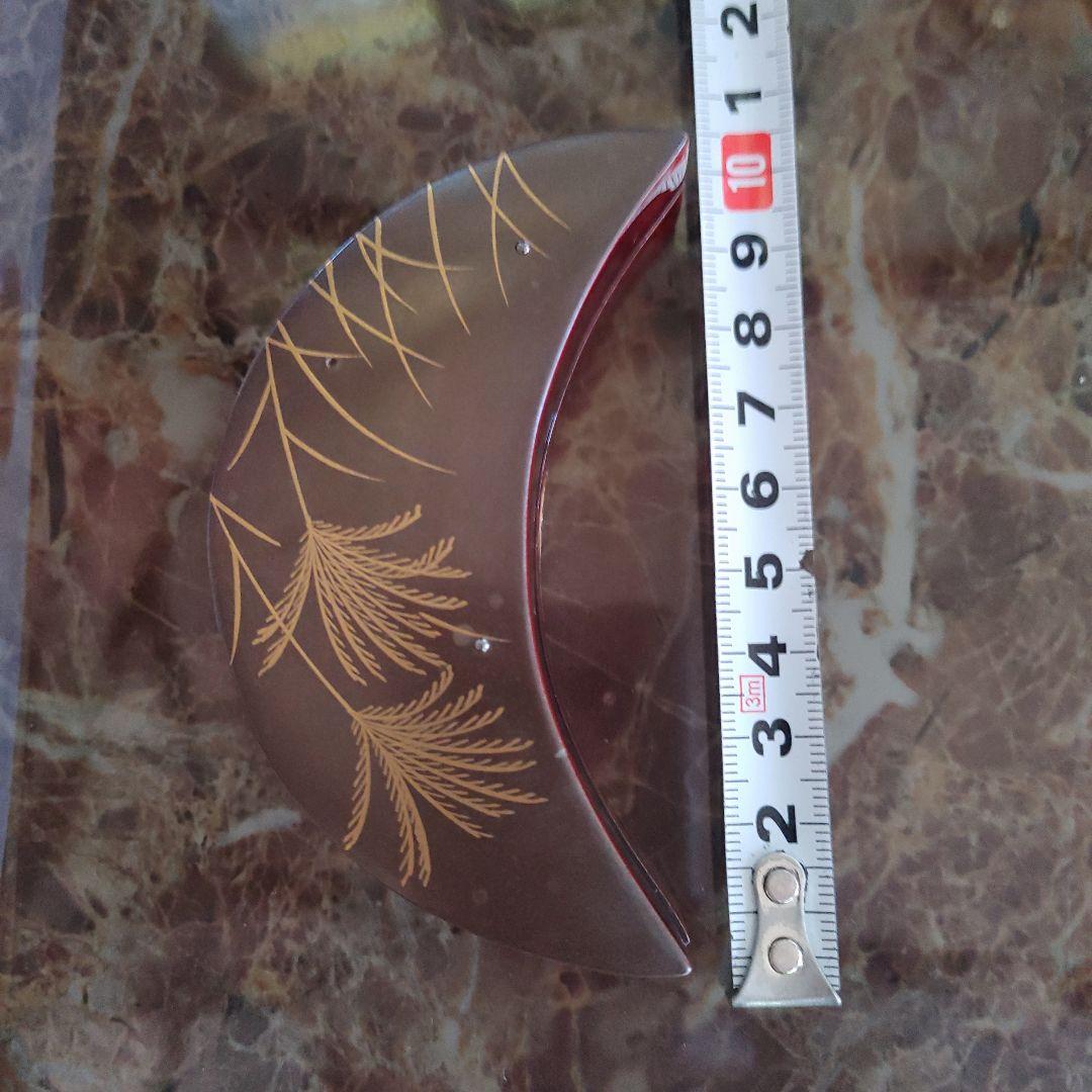 輪島塗　鈴虫蒔絵　三日月型香合