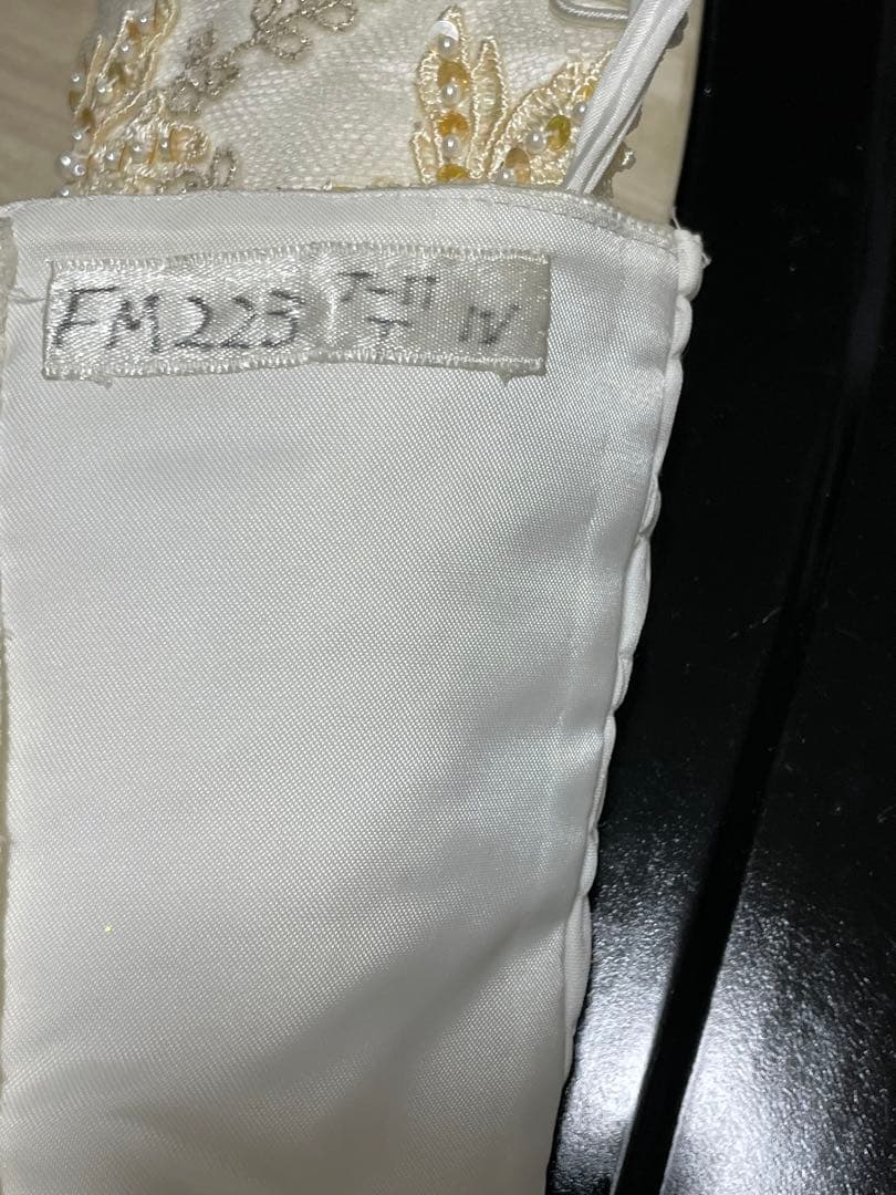 ウエディングドレス　7-11T 幸和ベルセゾン　フリル　ベージュ　アシンメトリー