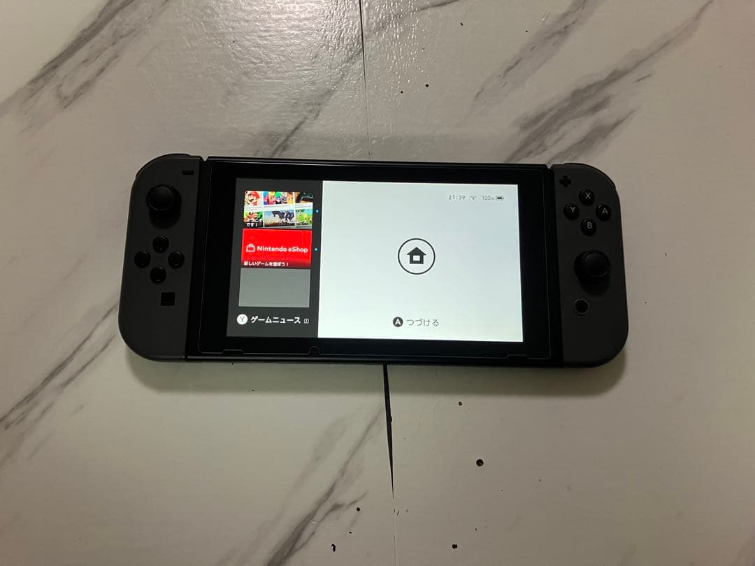 送料無料　美品　Nintendo Switch 本体 ホリコン付き