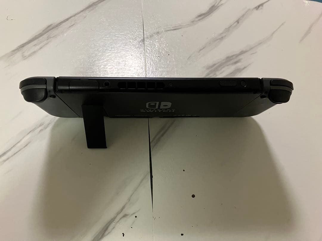 送料無料　美品　Nintendo Switch 本体 ホリコン付き