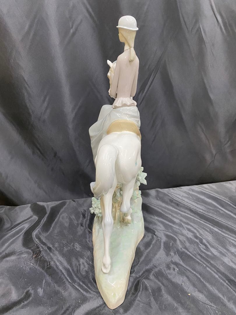 リヤドロ 白い馬の少女 陶器製 馬と騎手の彫刻 約46cm スペイン