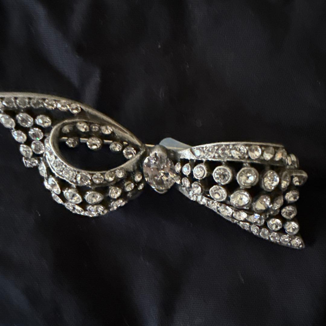 FOXEY リボン型ブローチ クリスタル装飾　未使用品　袋付き