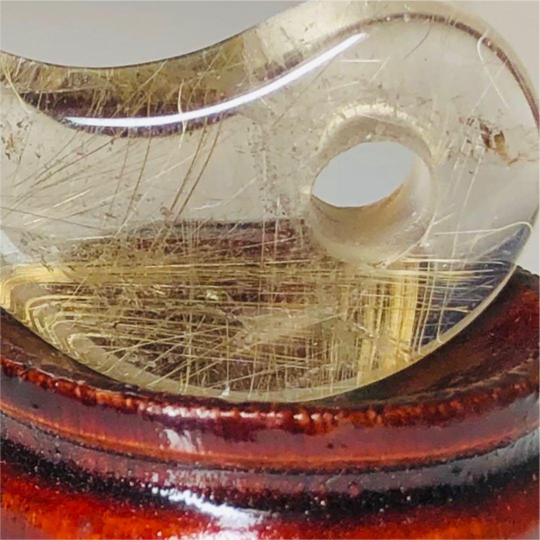 オリーブ（ルチルクォーツ勾玉①