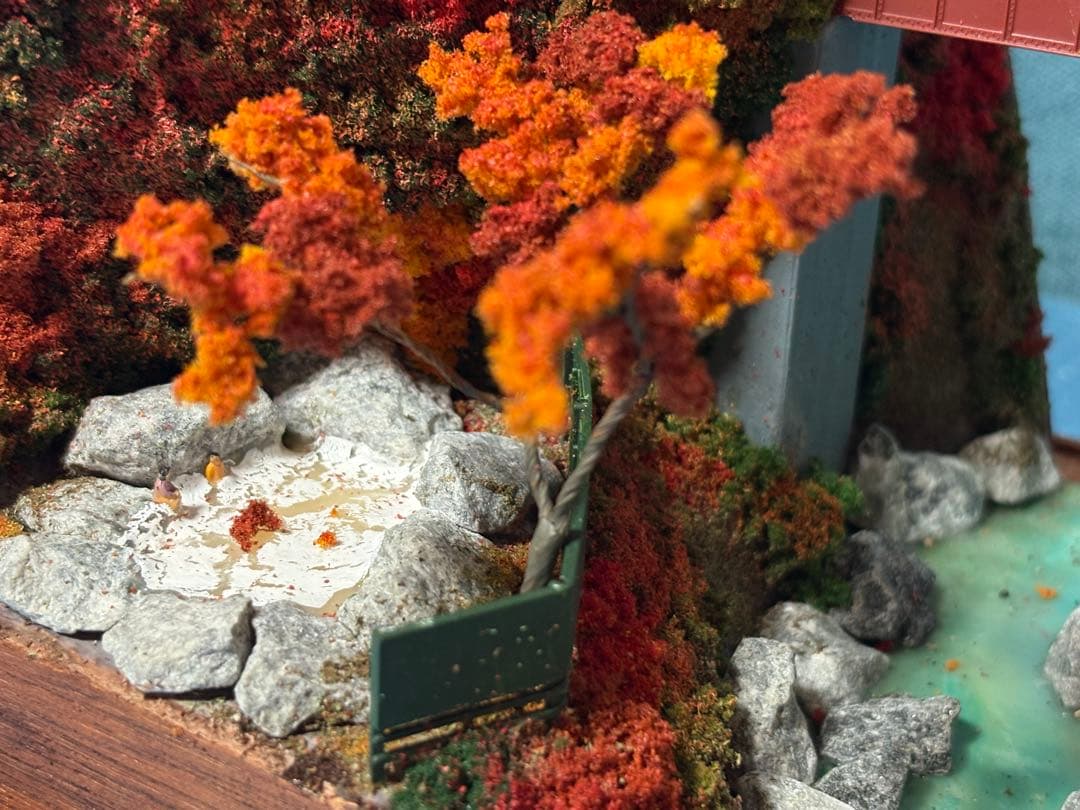 鉄道模型 ジオラマ　紅葉風景　(鉄道模型付き)