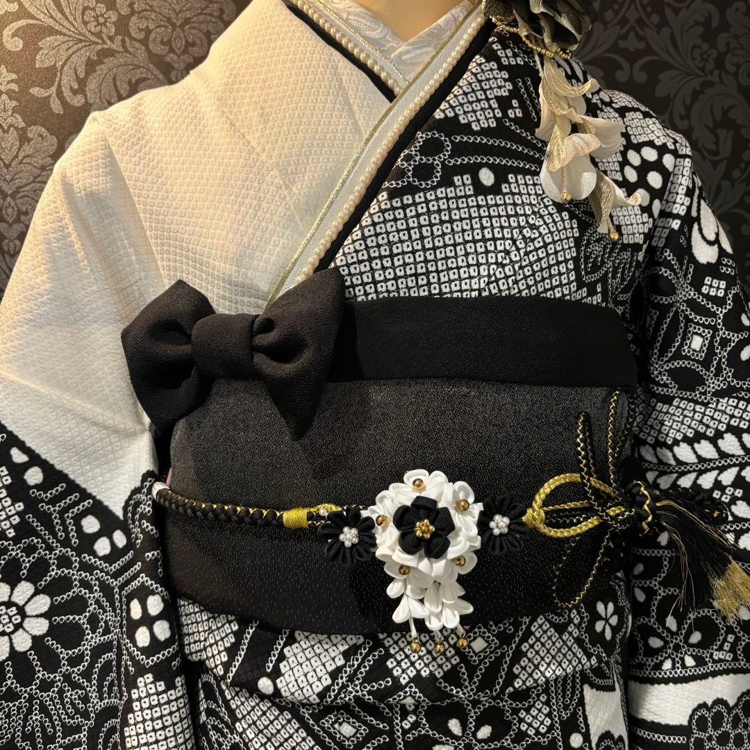 美品　総絞り　作家物　白黒　花模様　金彩　逸品　振袖　フルセット 振り袖