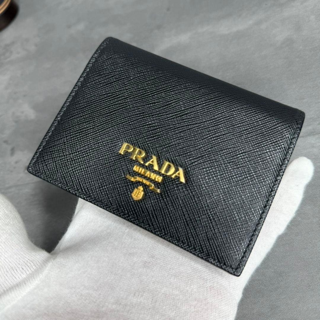 【RFID搭載】PRADA サフィアーノレザー 二つ折り財布 マルチカラー 黒