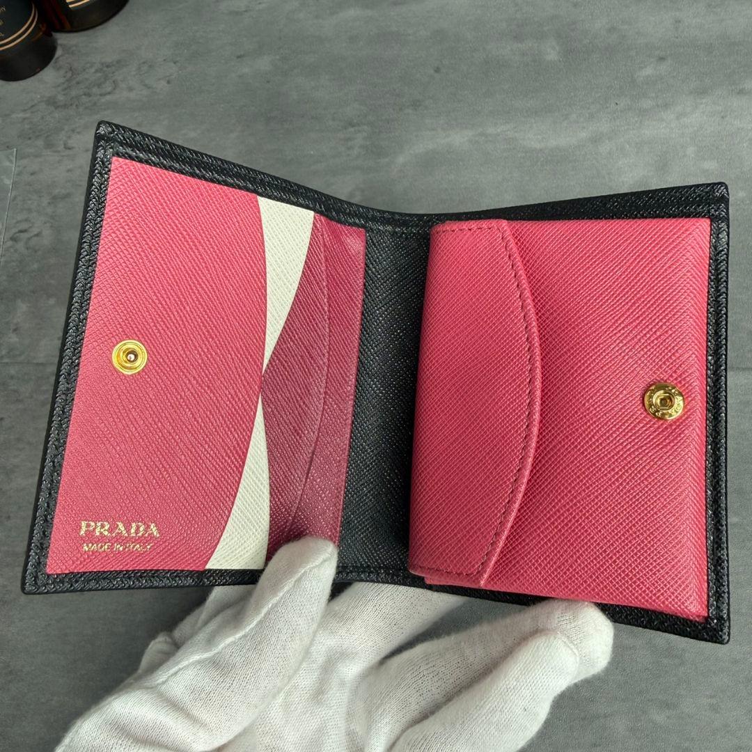 【RFID搭載】PRADA サフィアーノレザー 二つ折り財布 マルチカラー 黒