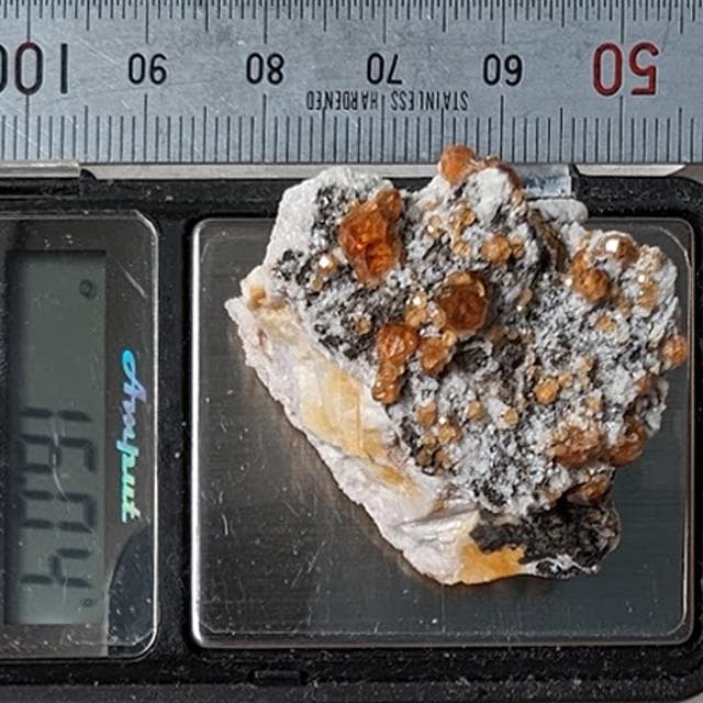 16.04g　ガーネット　母岩付き　スペサルタイト　共生鉱物　鉱物標本