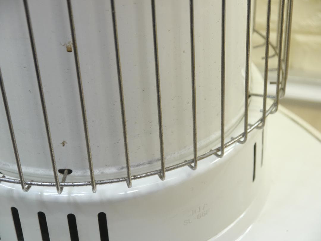 送料無料サービス◆2013⑦◆コロナ　灯油ストーブ 円筒形 ホワイト