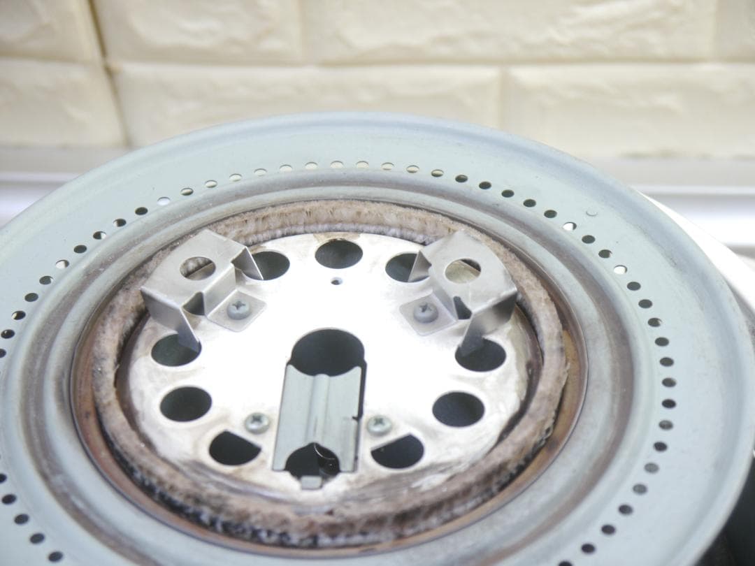 送料無料サービス◆2013⑦◆コロナ　灯油ストーブ 円筒形 ホワイト