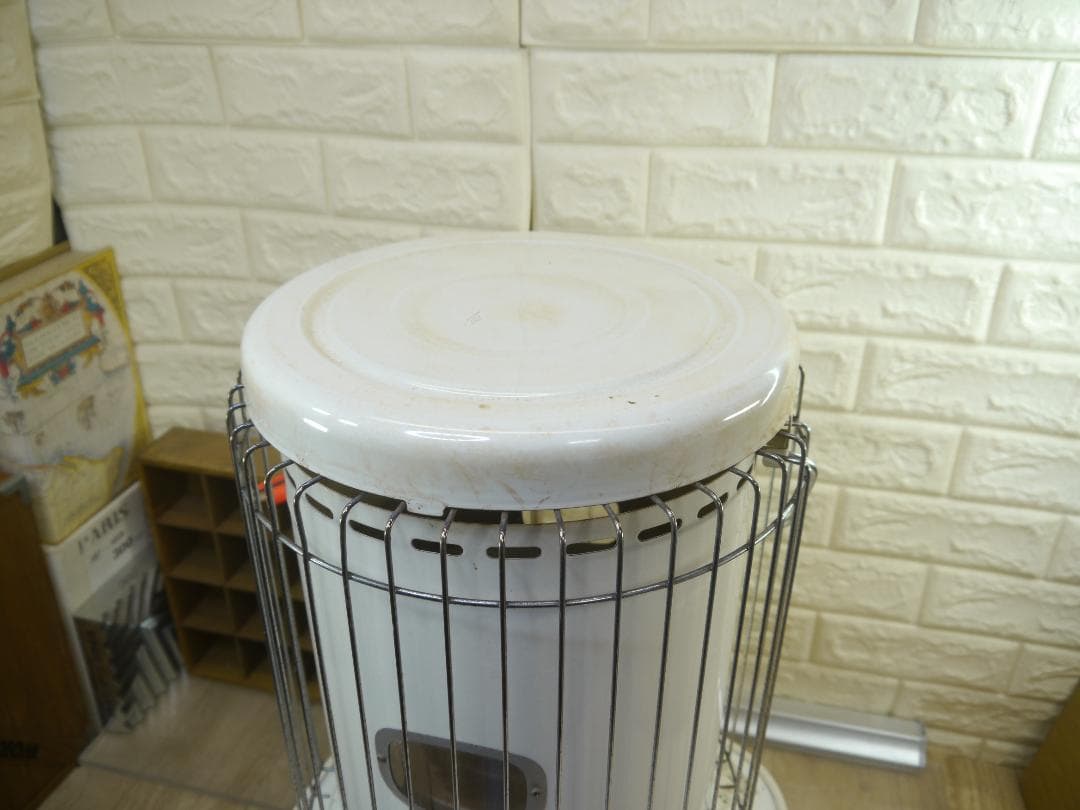 送料無料サービス◆2013⑦◆コロナ　灯油ストーブ 円筒形 ホワイト