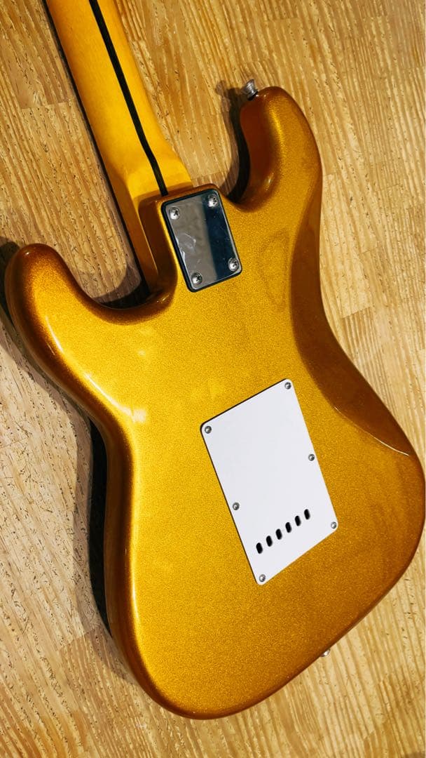 【値下げ】リバースヘッド スキャロップネック ストラトシェイプ