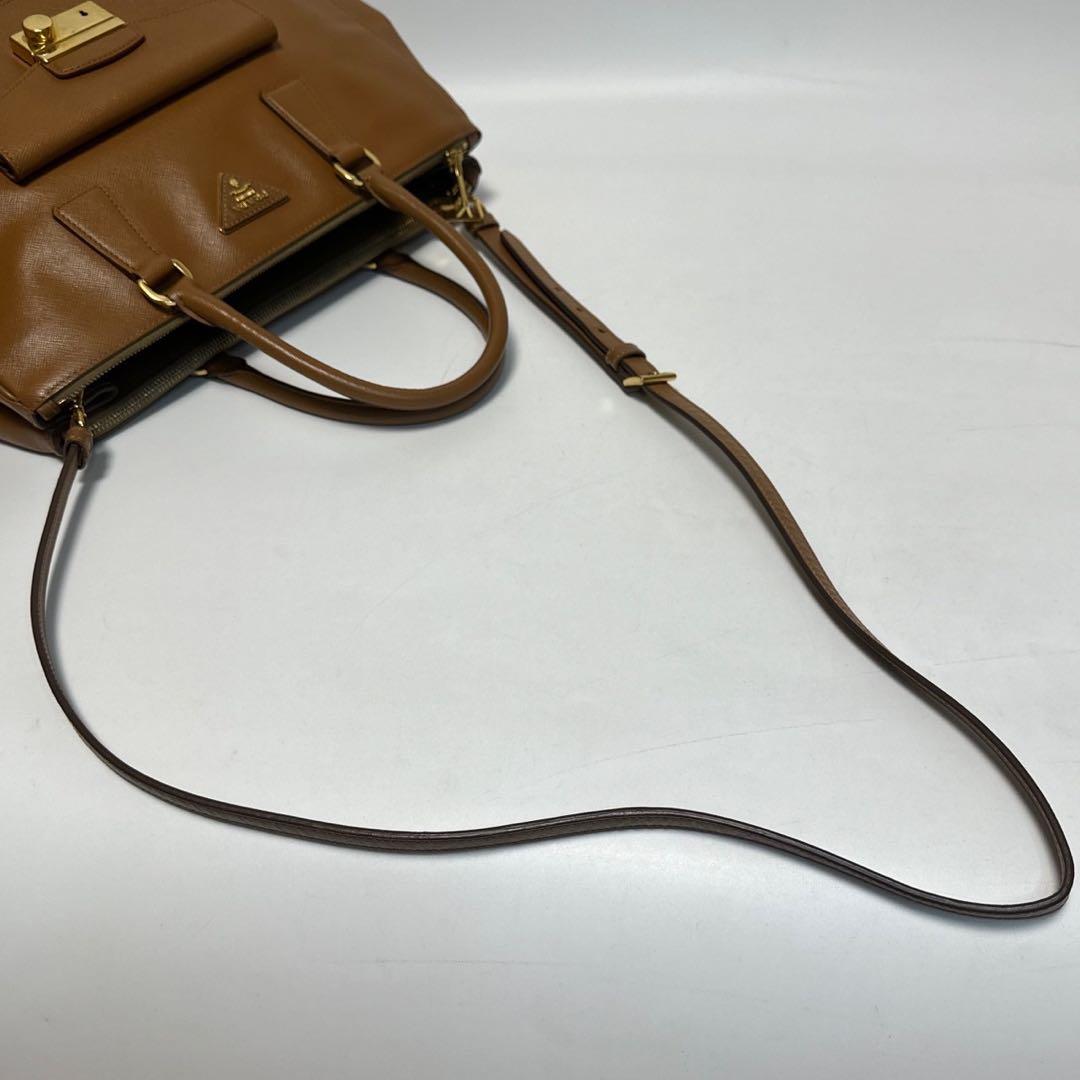 s64【美品】プラダ　三角ロゴ　サフィアーノ　ガレリア2wayショルダーバッグ.