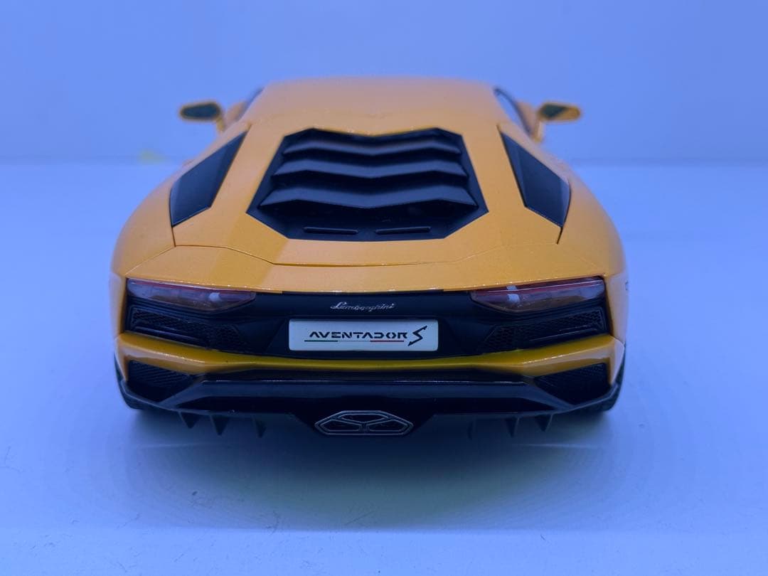 オートアート 1/18アヴェンタドールS