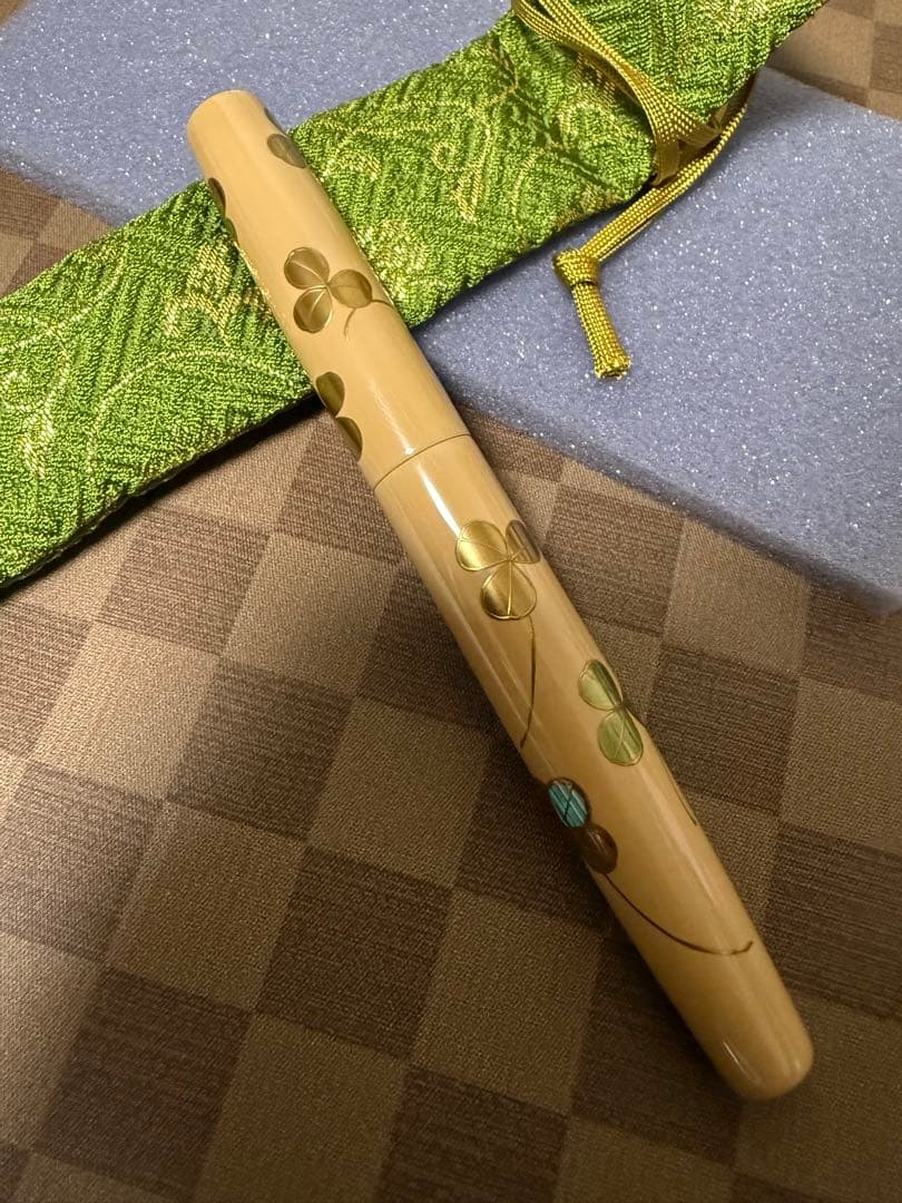 輪島屋善仁蒔絵、螺鈿、白漆万年筆、クローバー