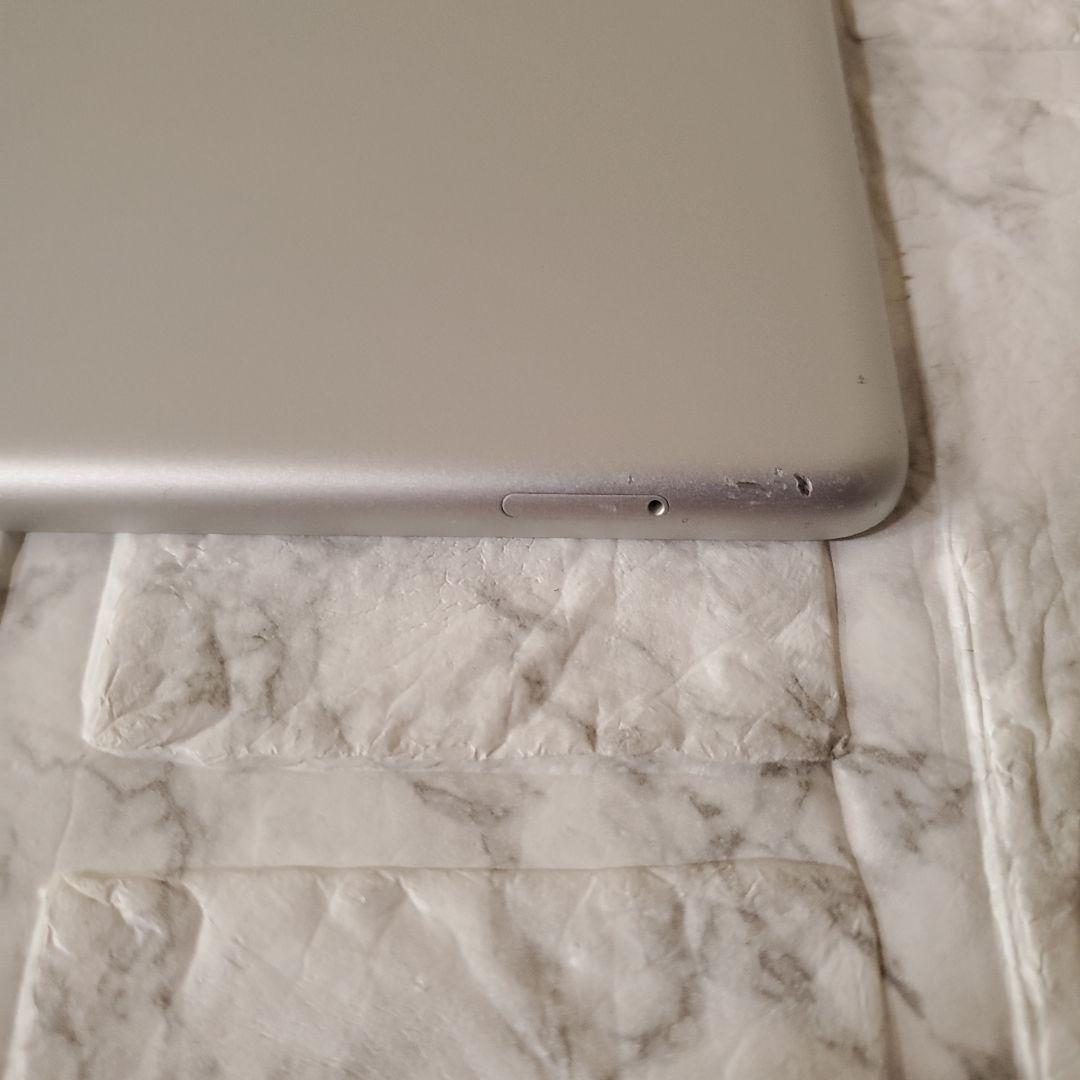 236 iPad 7世代 128GB SIMフリー シルバー