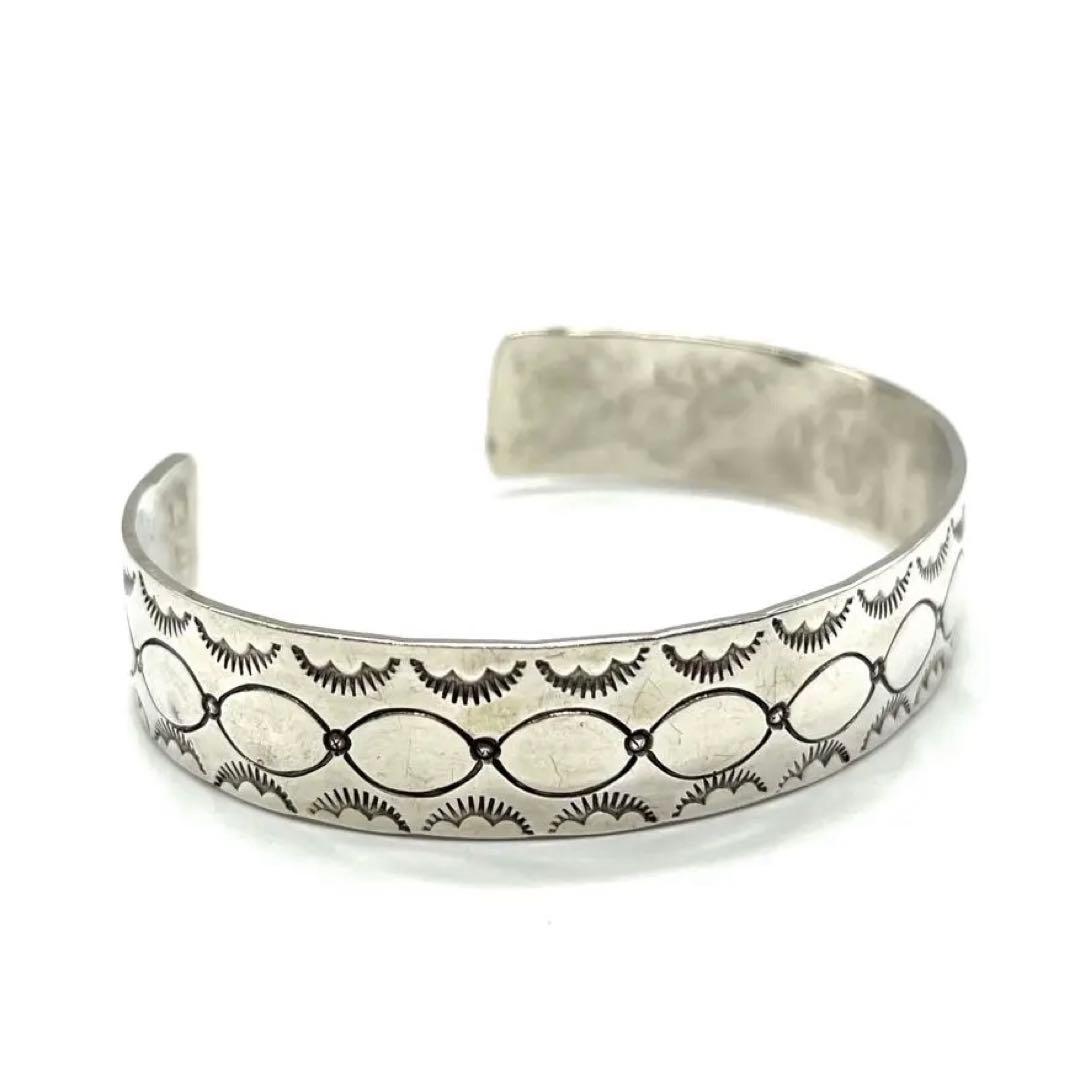 【ヴィンテージ】ナバホ族 南西部 シルバースタンプバングル カフ SV925