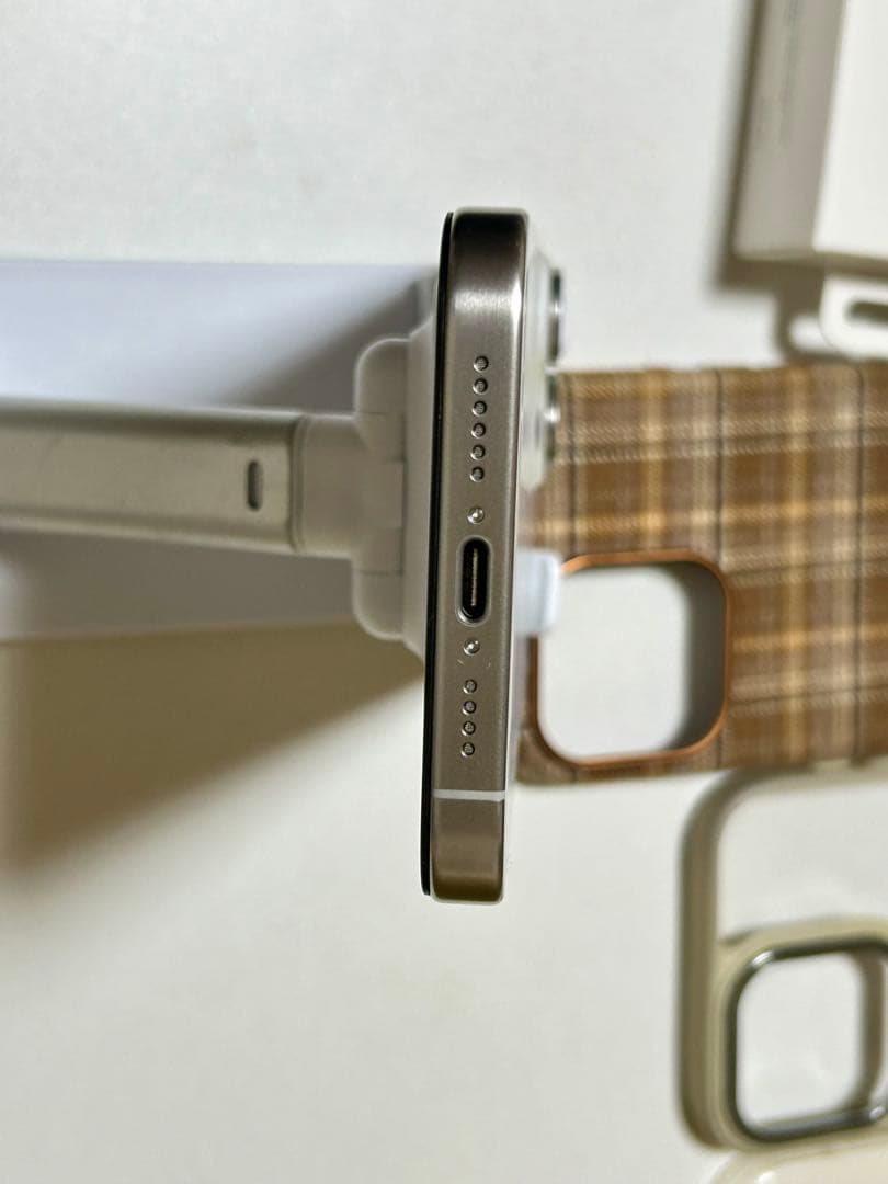 美品iPhone 15 Pro Max ホワイト256GB 91% SIMフリー