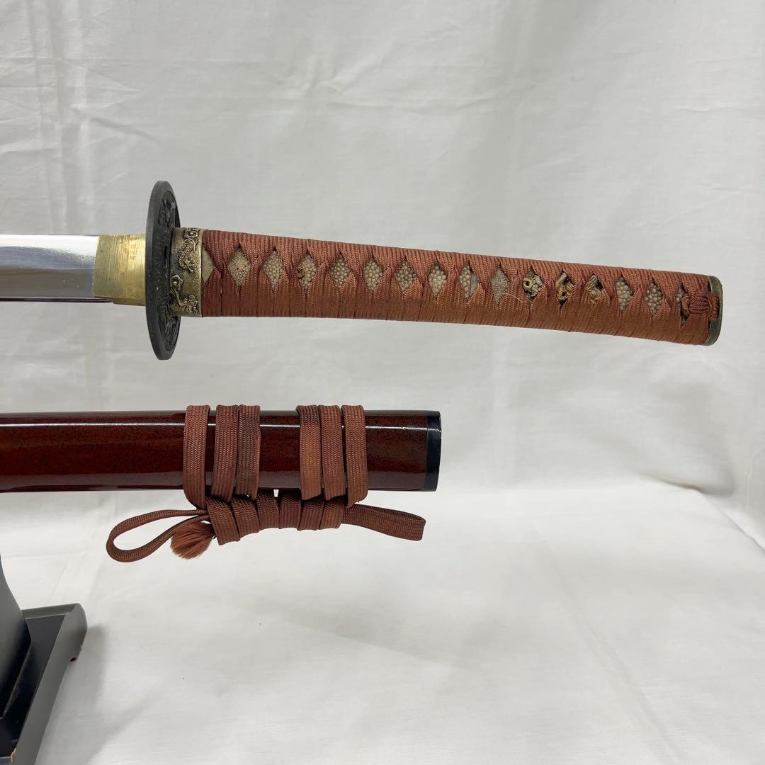 【模造刀】太刀 樋入り 全長102センチ 龍鍔 茶ツイシュ 鞘 互の目 刃紋