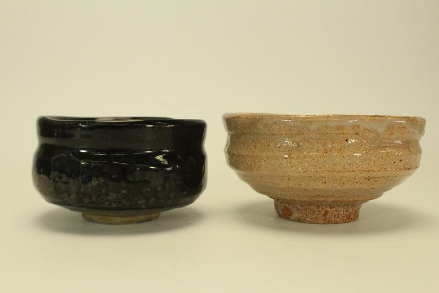 茶道具 夫婦茶碗 一対 黒織部 赤？ 書箱 骨董 古美術(BB455)