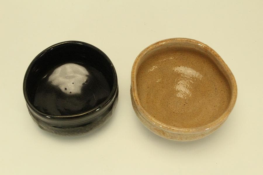 茶道具 夫婦茶碗 一対 黒織部 赤？ 書箱 骨董 古美術(BB455)