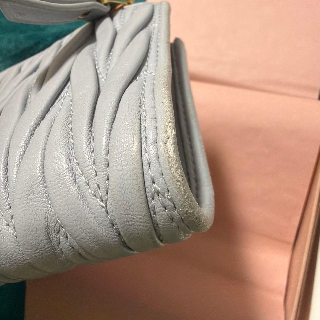 miumiu マテラッセ レザー財布 二つ折り