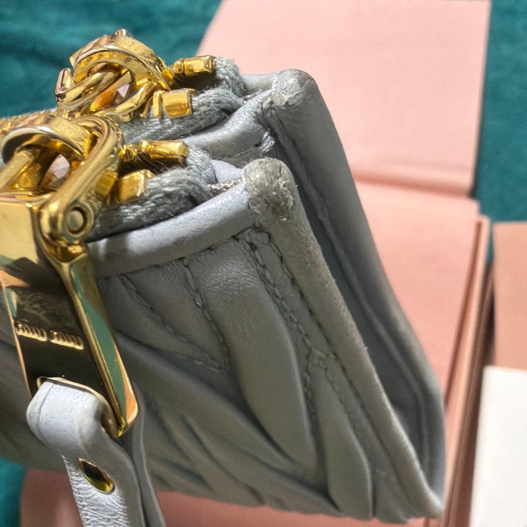 miumiu マテラッセ レザー財布 二つ折り