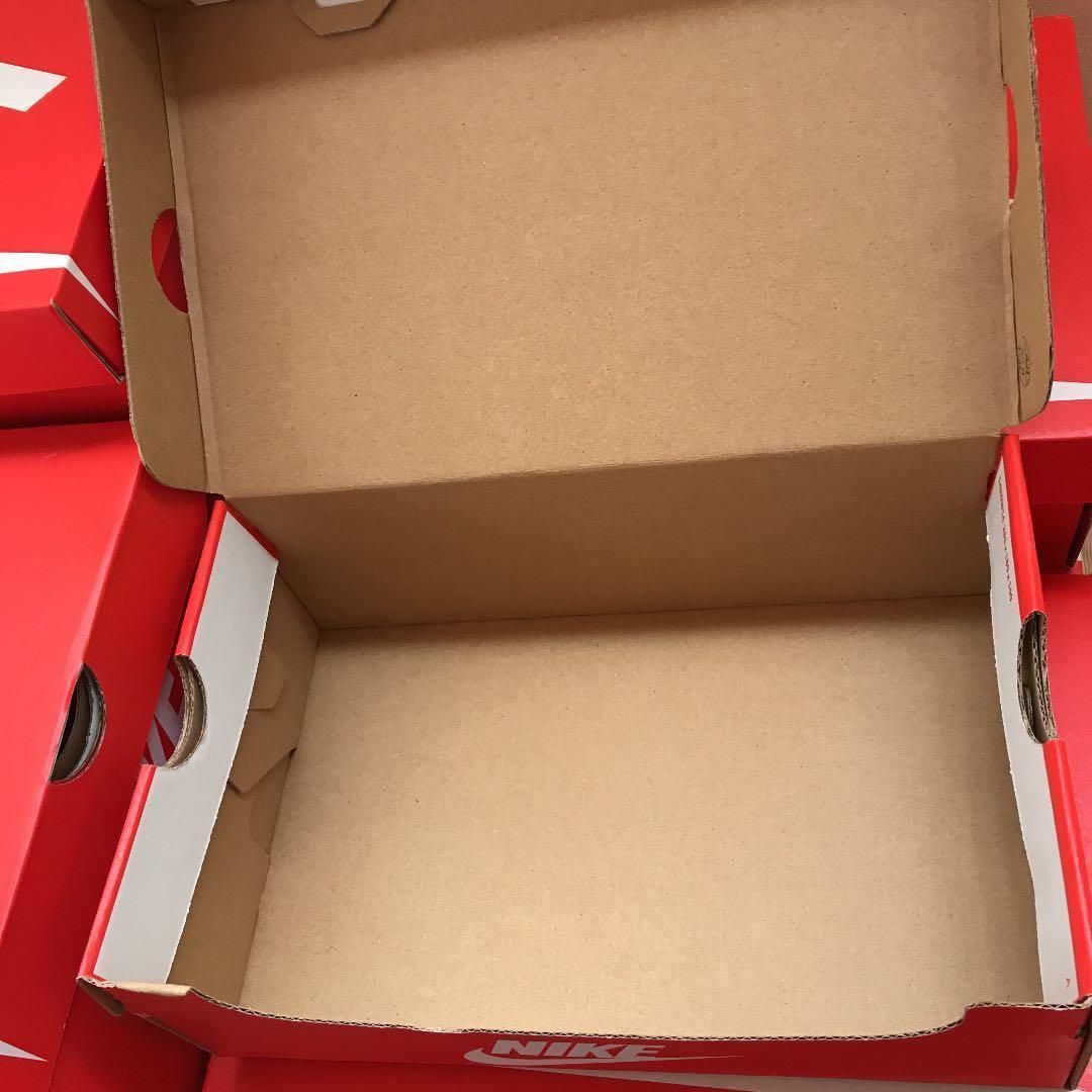 NIKE スニーカー　赤箱　　30箱