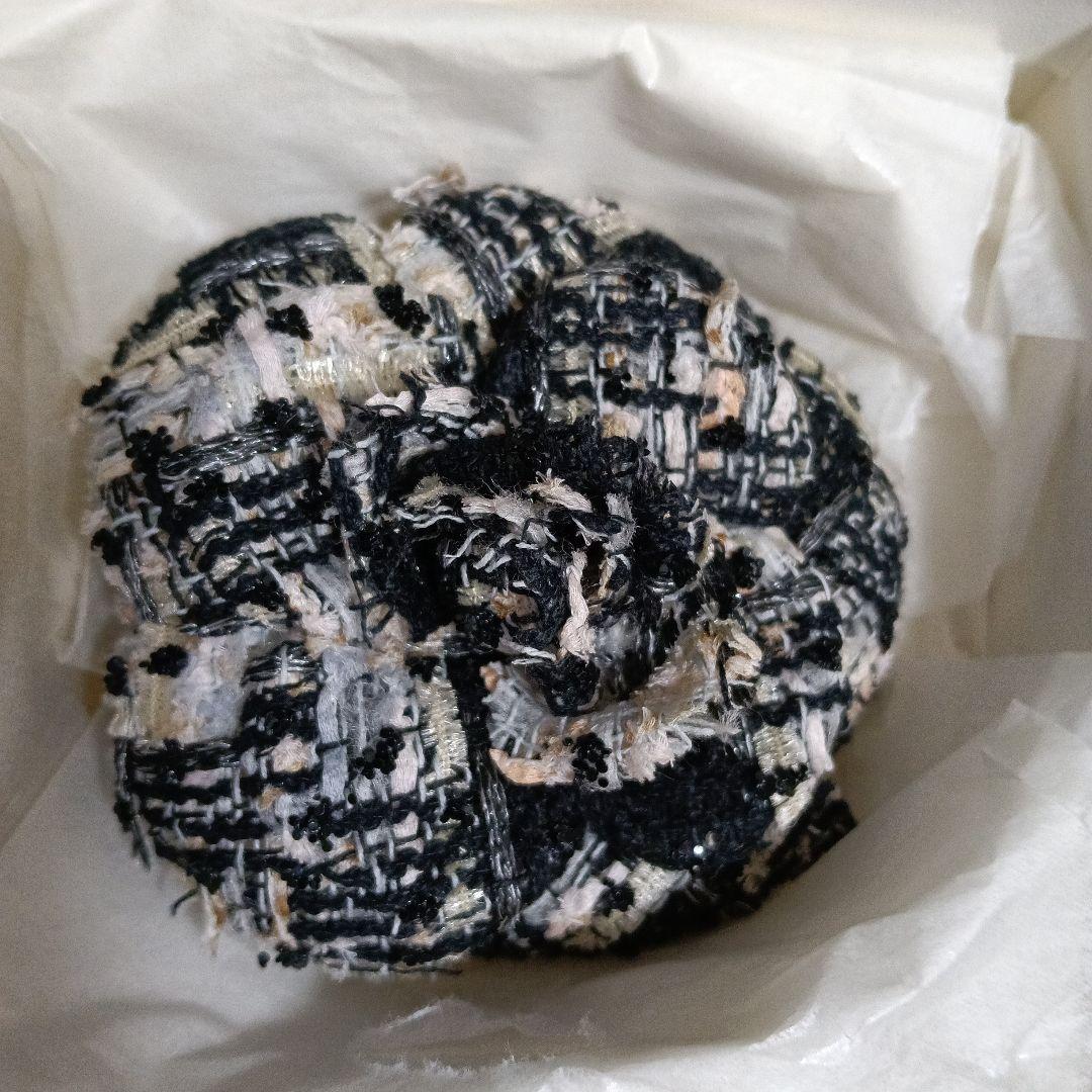 CHANEL ツイードコサージュ ブラック・ホワイト