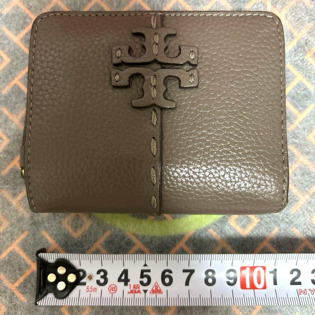 極美品　Tory Burch グレー系　レザー二つ折り財布