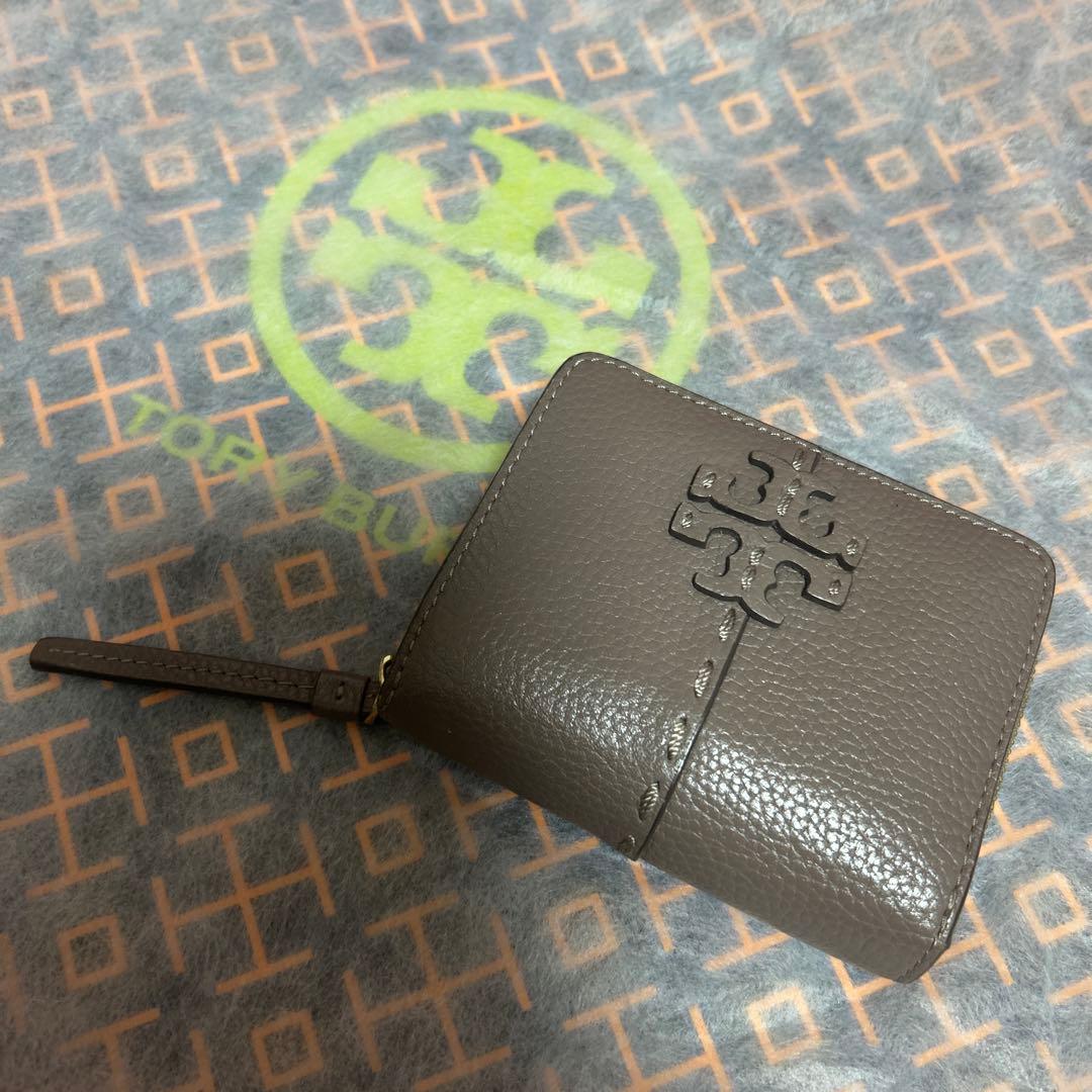 極美品　Tory Burch グレー系　レザー二つ折り財布