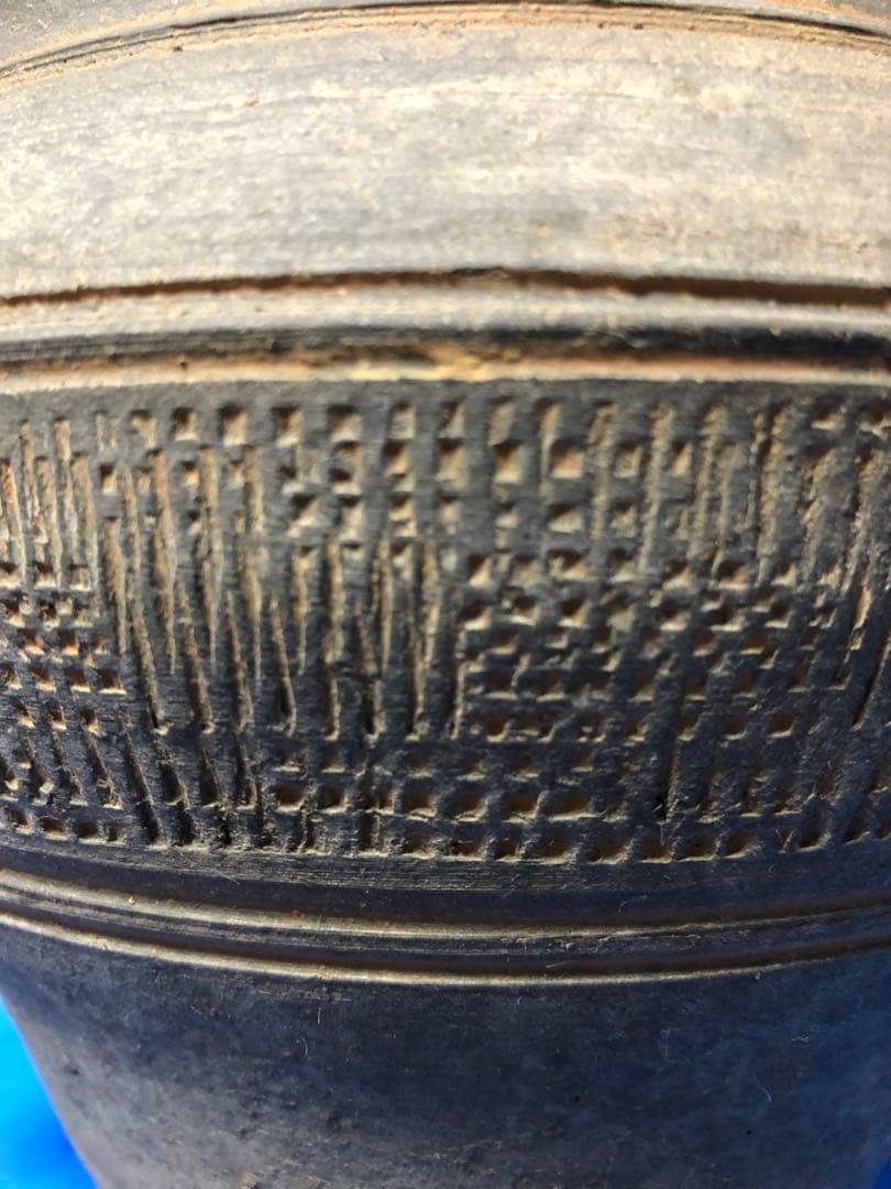 須恵器　土器線刻模様の陶器香炉？瓶？