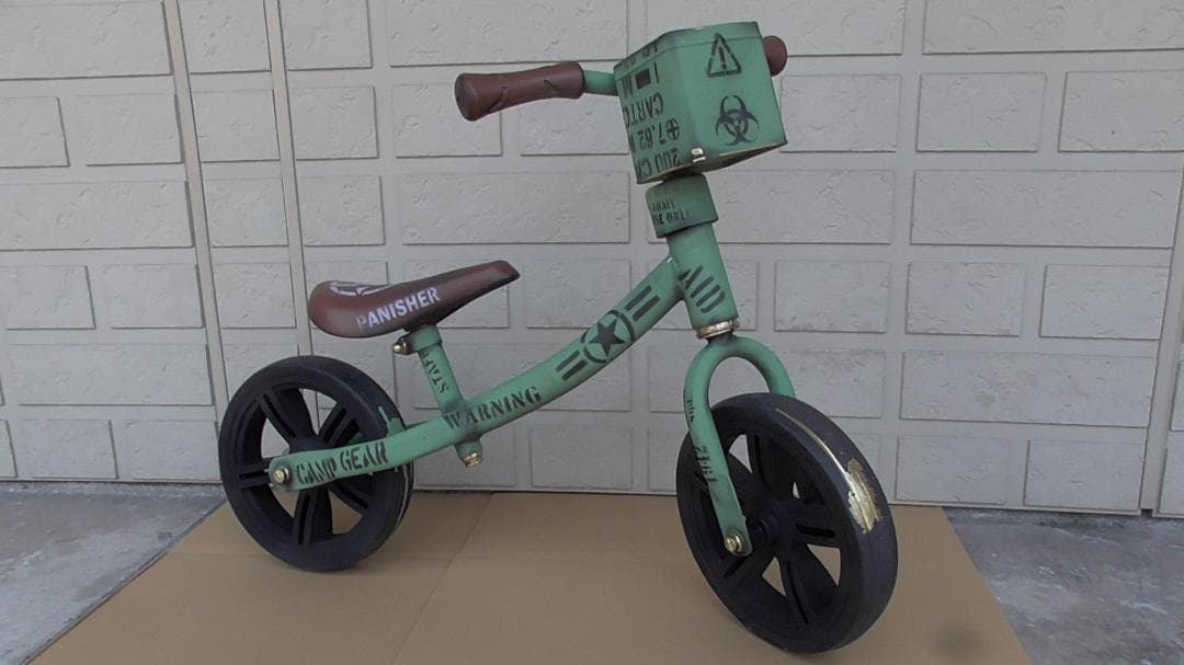 展示品 キッズバイク 足けり インテリア 9インチ？ ストライダー シャビー