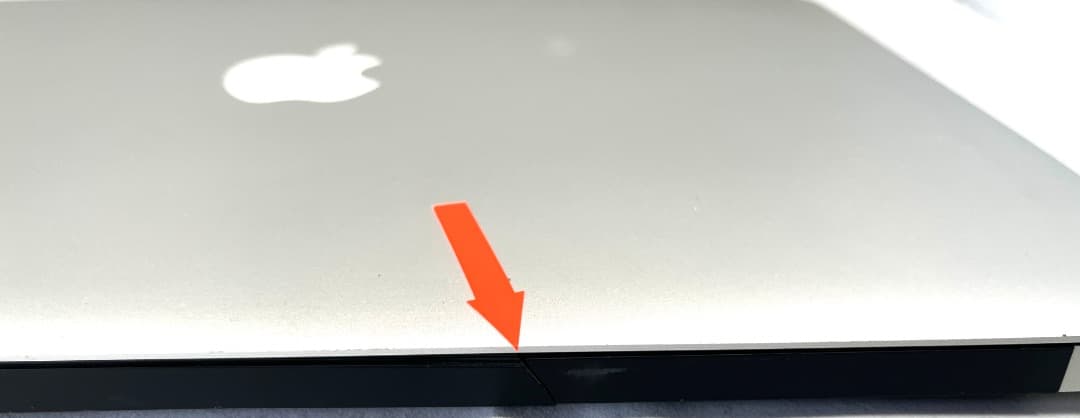 MacBook Air（Early2015） Sonoma稼働 筐体一部ワレあり
