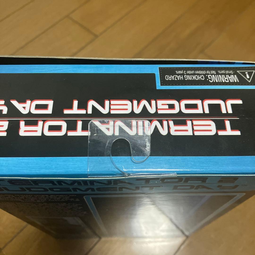 NECA T-800 フィギュア