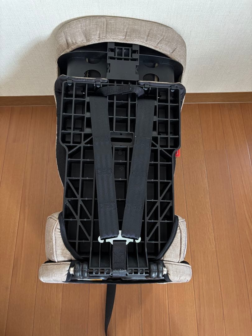 日本育児　EVO 車用チャイルドシート