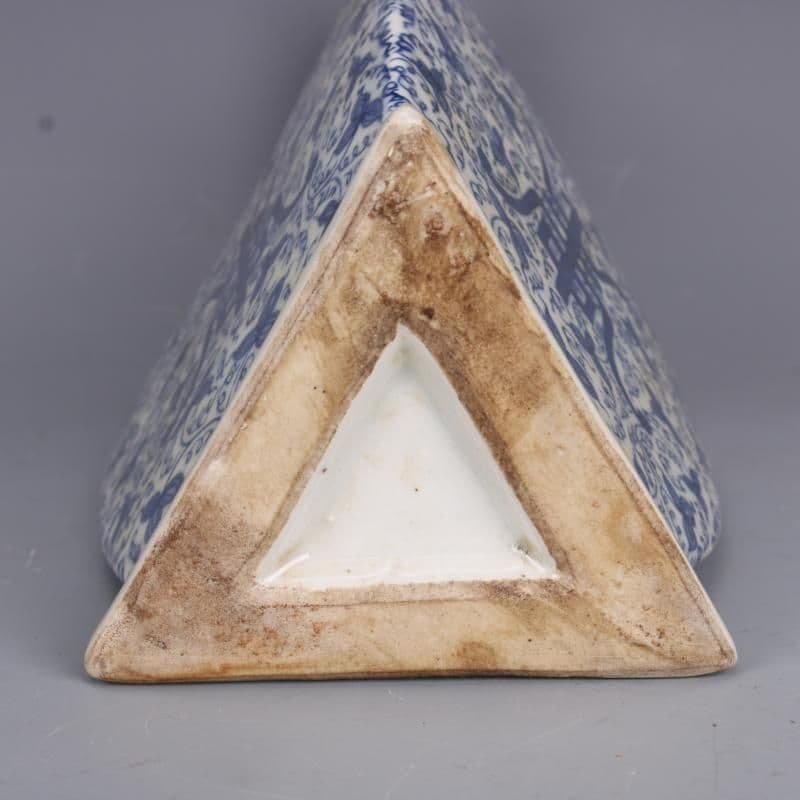 清康煕青花模様福寿三角瓶 景徳鎮 陶磁器 装飾品 現代工芸品 美術品 置物