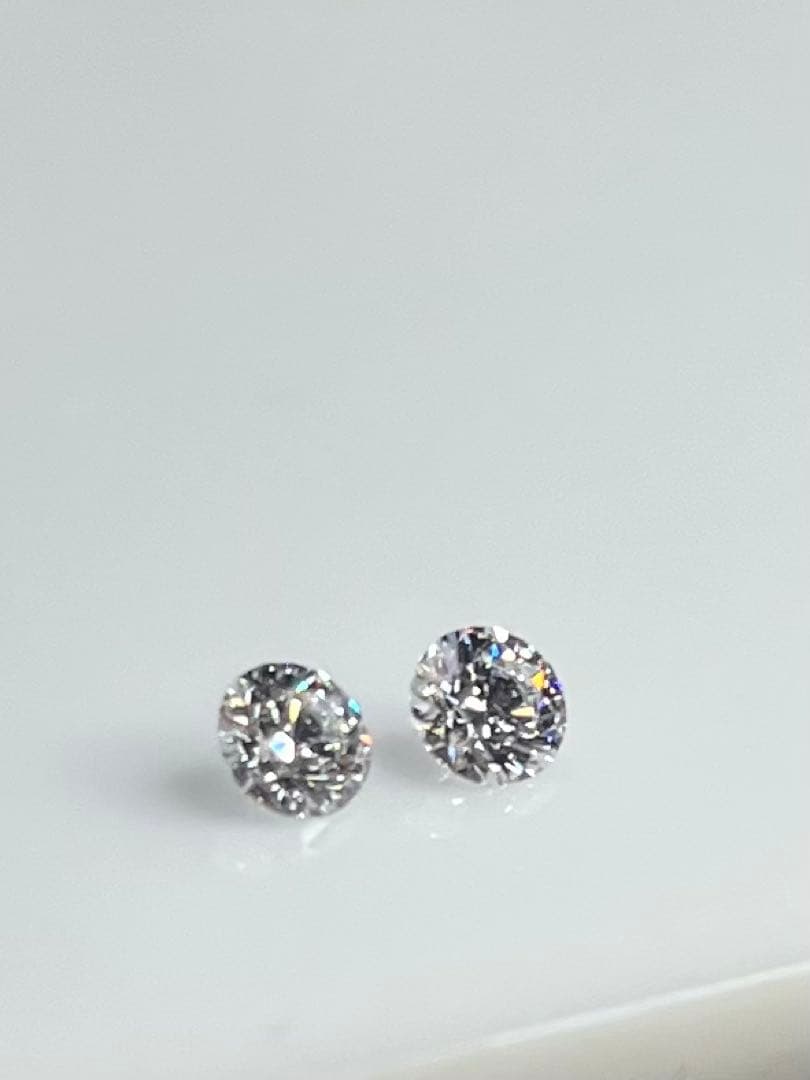 プラチナフクリン留　天然ダイヤモンドピアス 計0.6ct