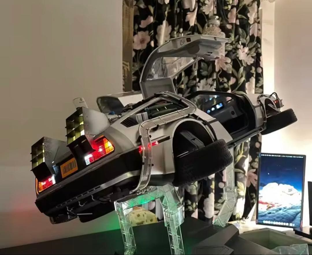 1/6ホットトイズ バックトゥザフューチャー パート2 デロリアンタイムマシーン