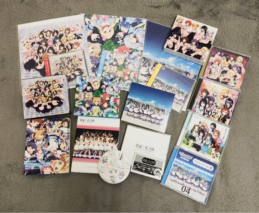 温泉むすめ CD&Blu-rayセット(サイン缶バッジ、名刺入れ付き)