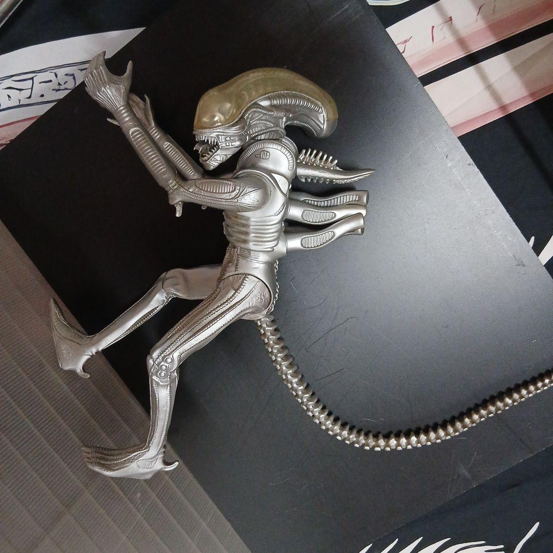エイリアンフィギュア 可動式 シルバー 約30cm