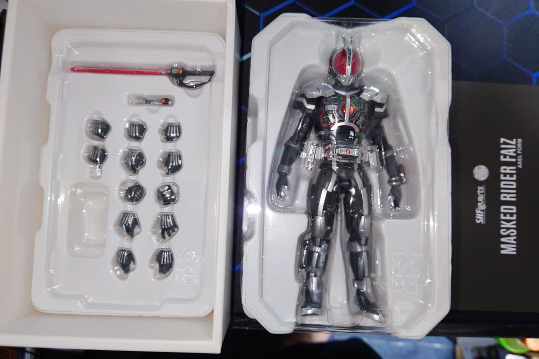 S.H.Figuarts 真骨彫 仮面ライダーファイズアクセルフォーム【開封品】