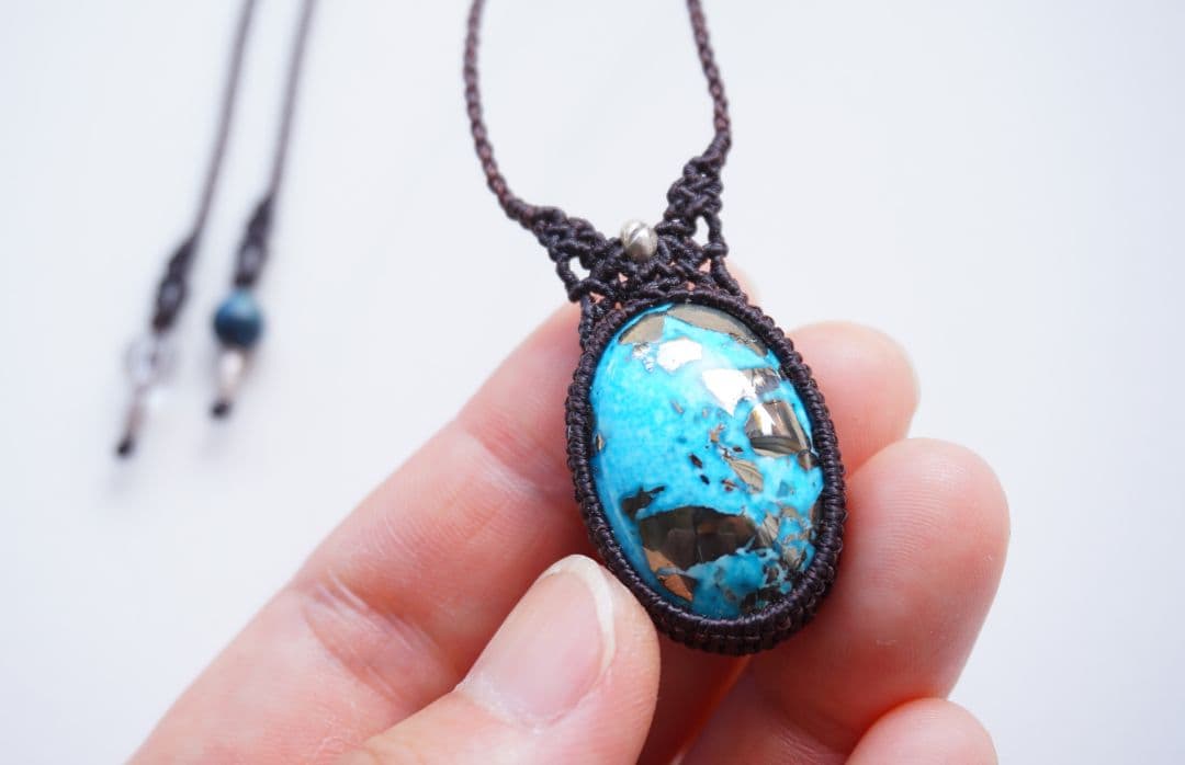 «special collection»大粒イラン産ターコイズマクラメネックレス