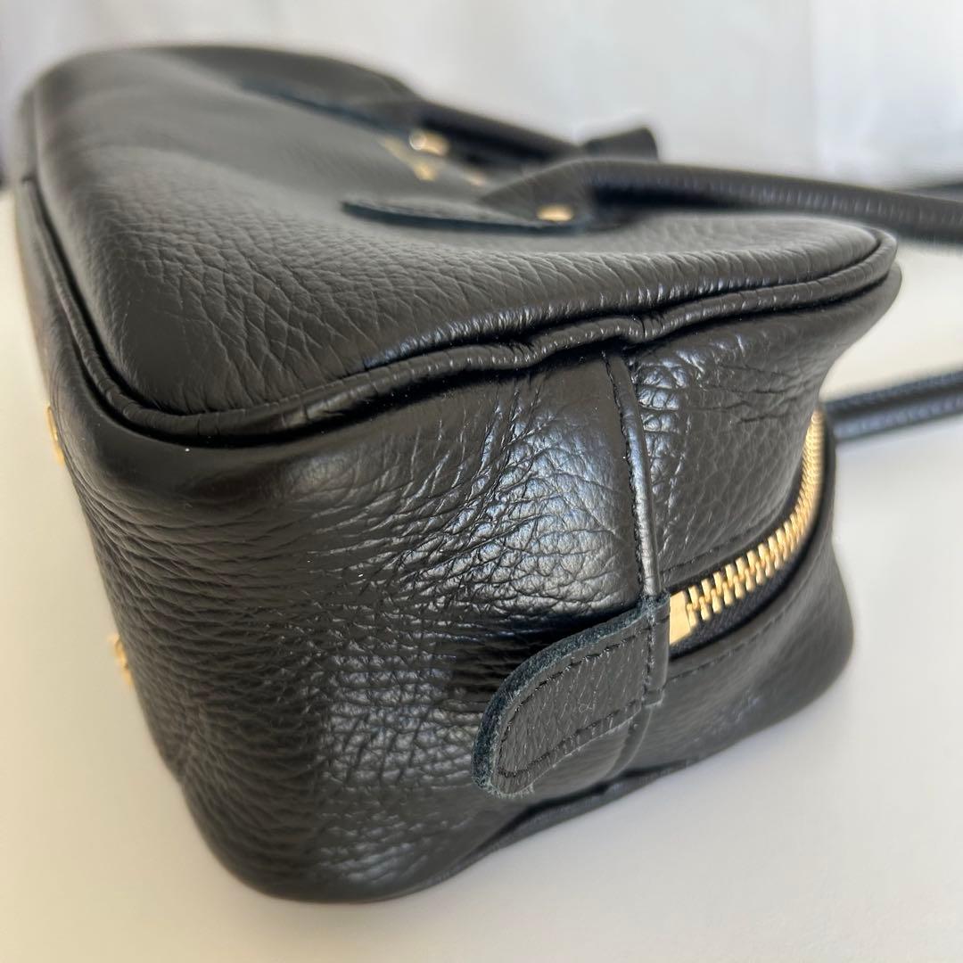 今季ヤングアンドオルセン黒レザーバッグ（定価39600 のお品)美品です