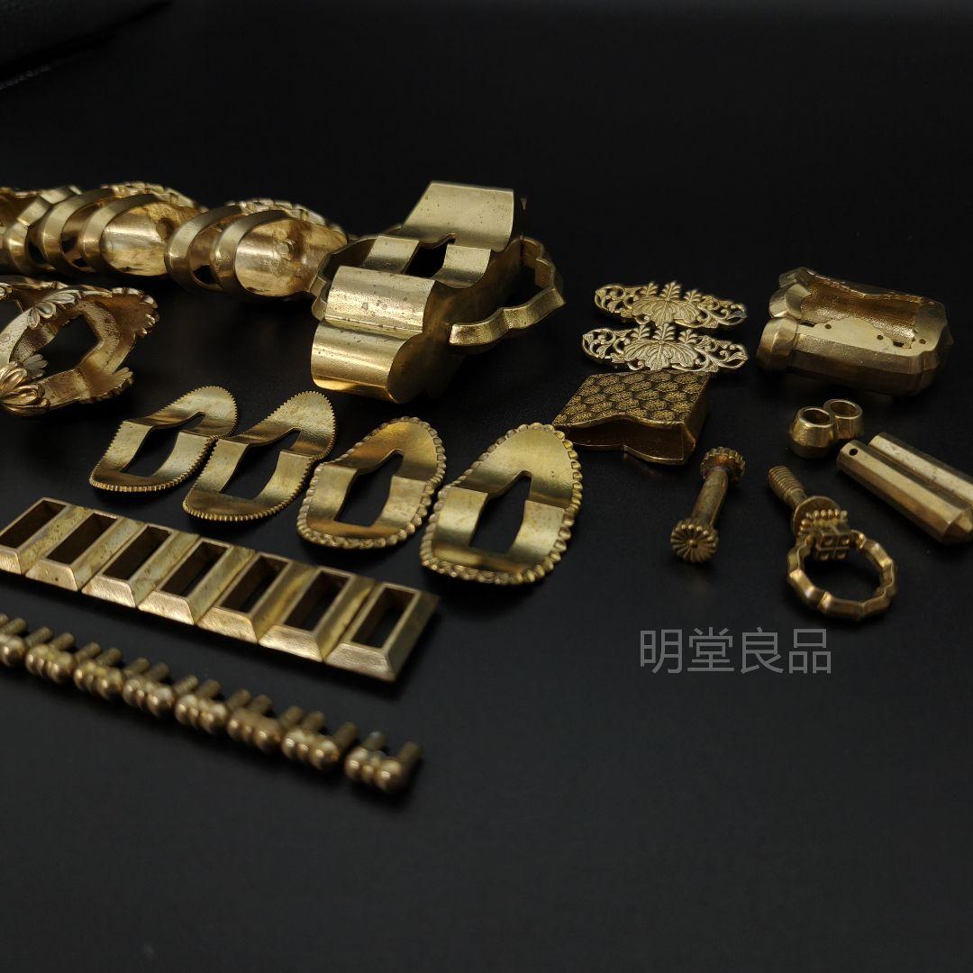 衛府太刀　金具　刀鍔 　柄鞘金具一式　家紋の図　五七の桐　切羽　目釘　鐺　太刀拵