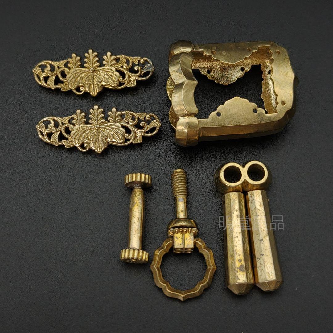 衛府太刀　金具　刀鍔 　柄鞘金具一式　家紋の図　五七の桐　切羽　目釘　鐺　太刀拵