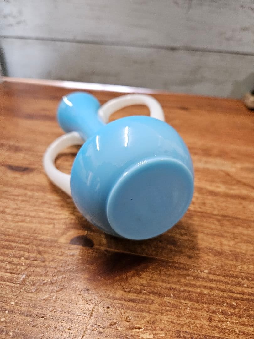 フランスアンティーク オパリンガラスの花瓶 一輪挿し ハンドル付き 花器 花入れ